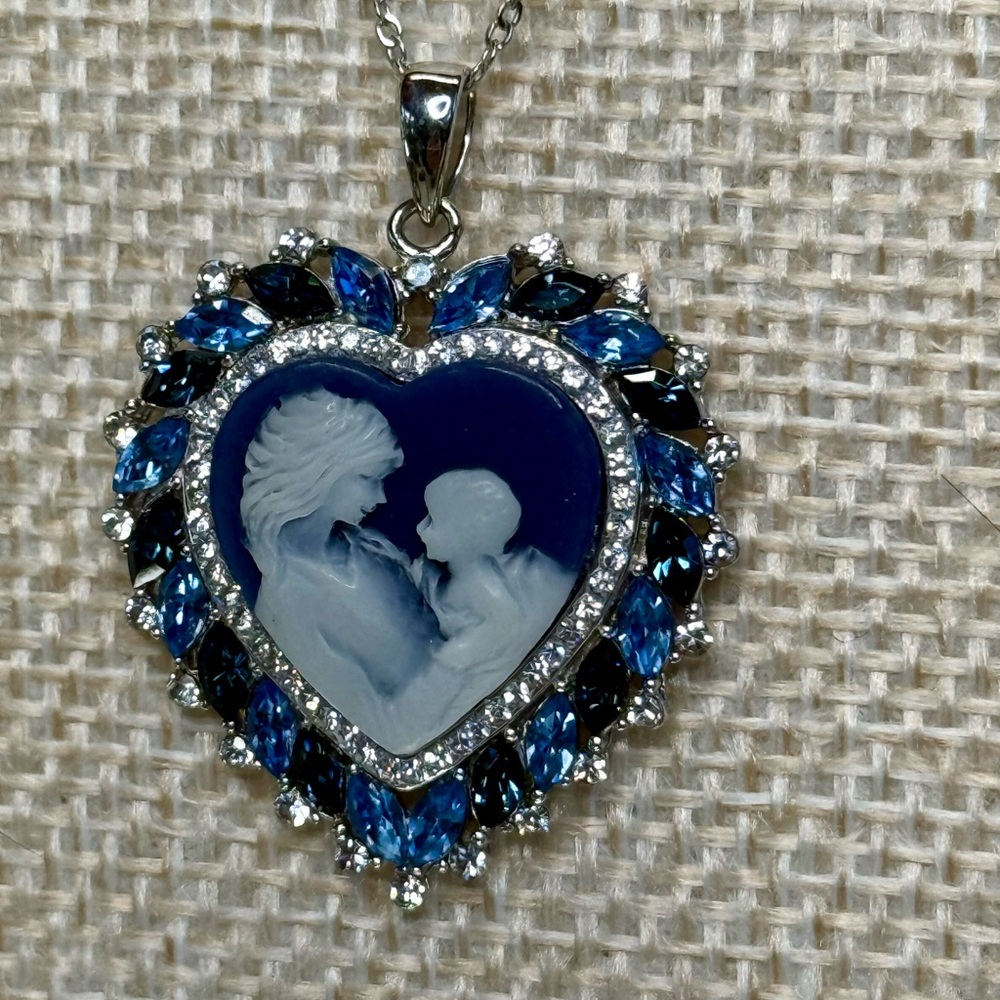 Elegant Cobalt Blue Mother & Child Cameo on Sterling Silver Setting & 18” Chain - Picture 10 of 12